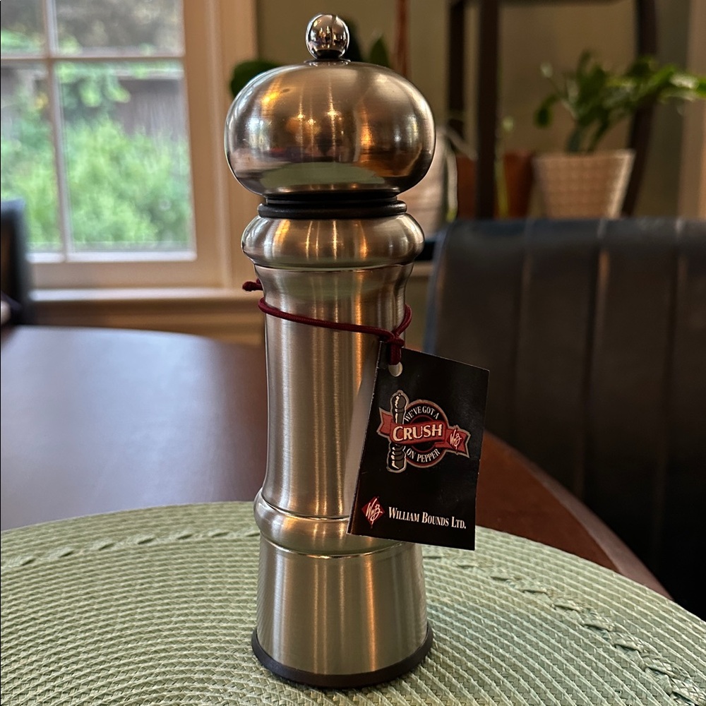 New! William Bounds Pepper Mill Grinder Mill 8"